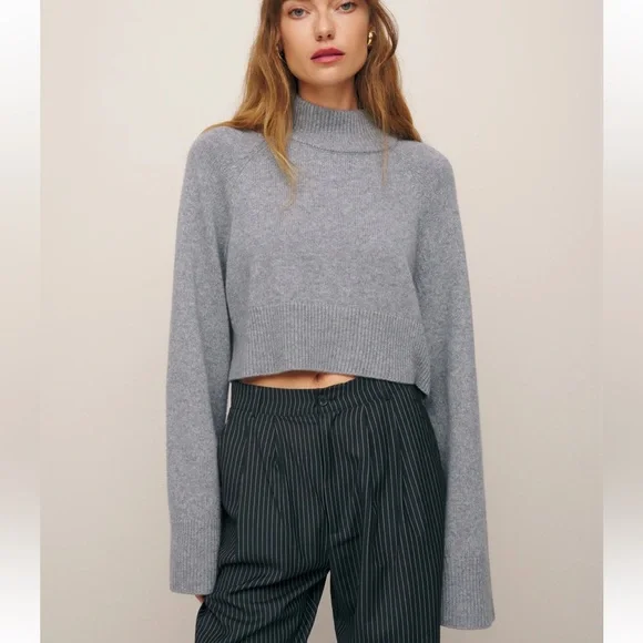 Reformation Garrett Turtleneck Cropped Cashmere Sweater in Husky Grey - Size M - Picture 2 of 10